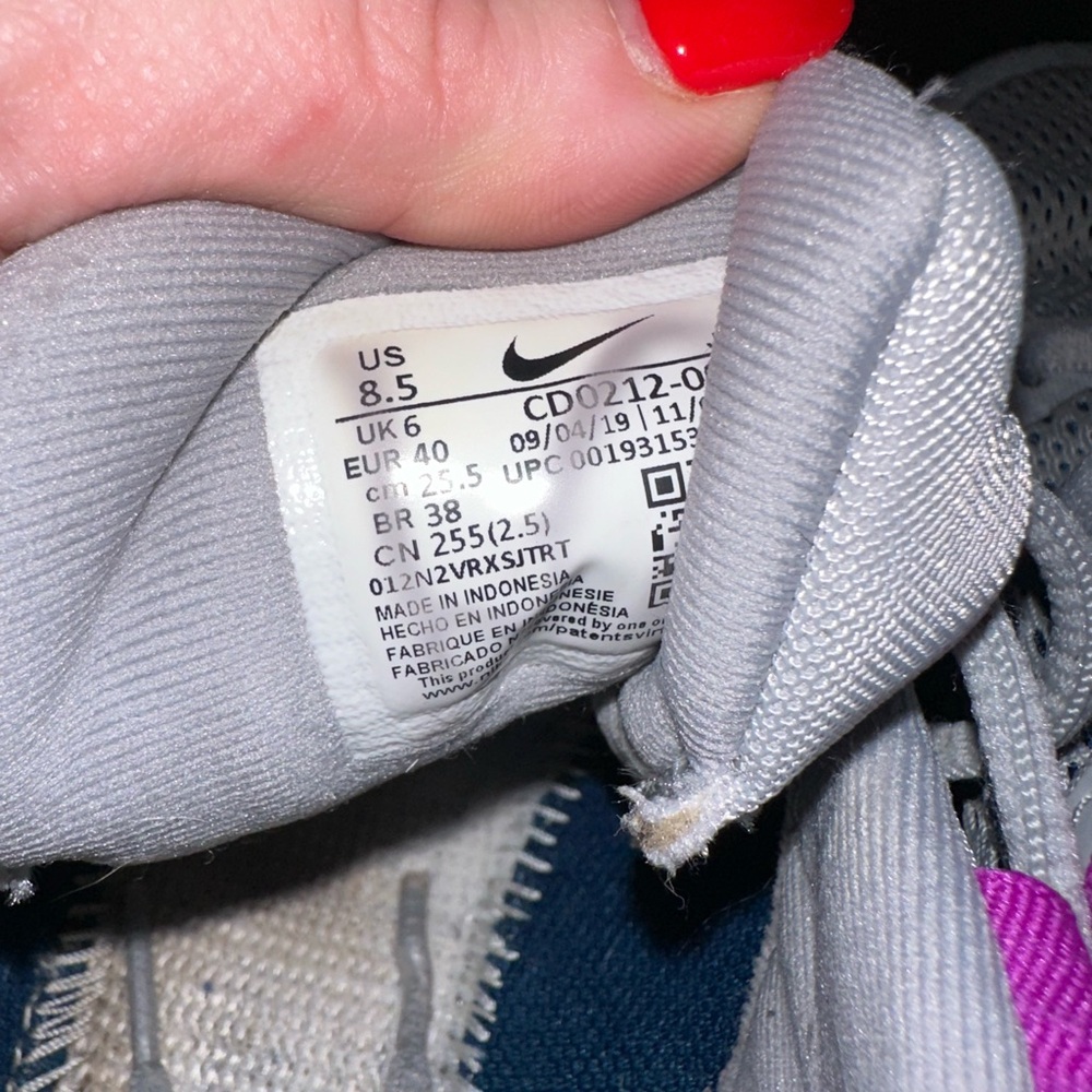 Nike Size 8.5 Women's Gray and Pink Athletic‎ Shoes - Picture 6 of 7